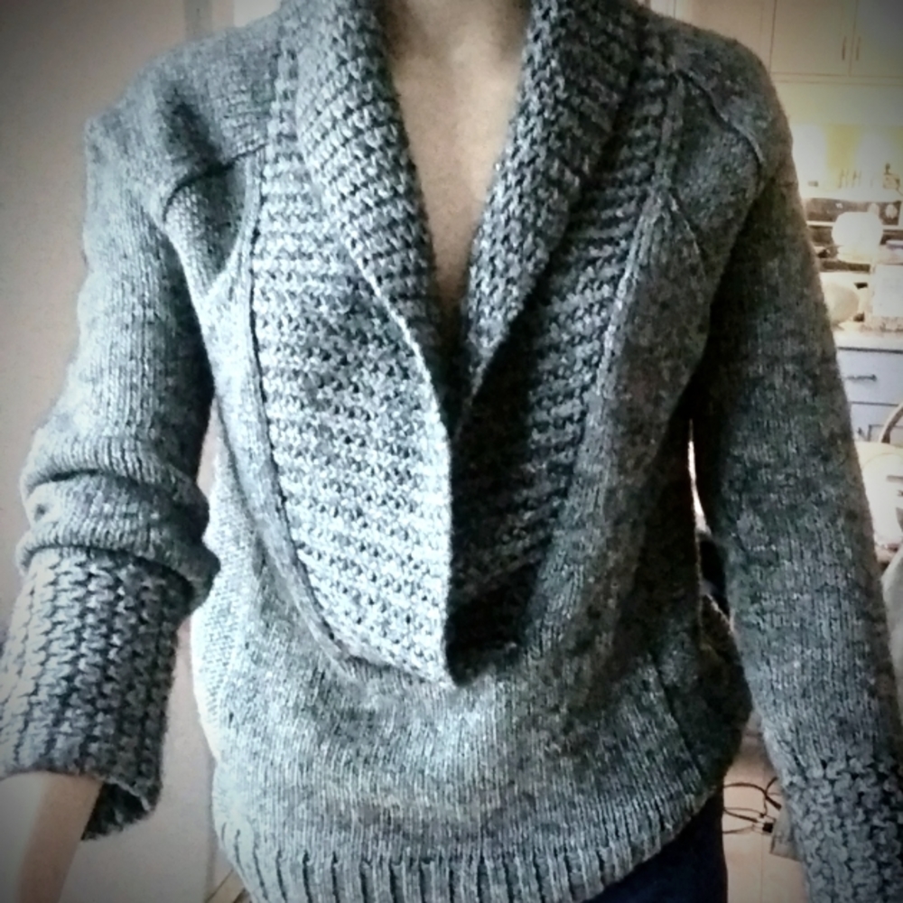 Small Ann Taylor heavy winter sweater in GREAT condition!!!